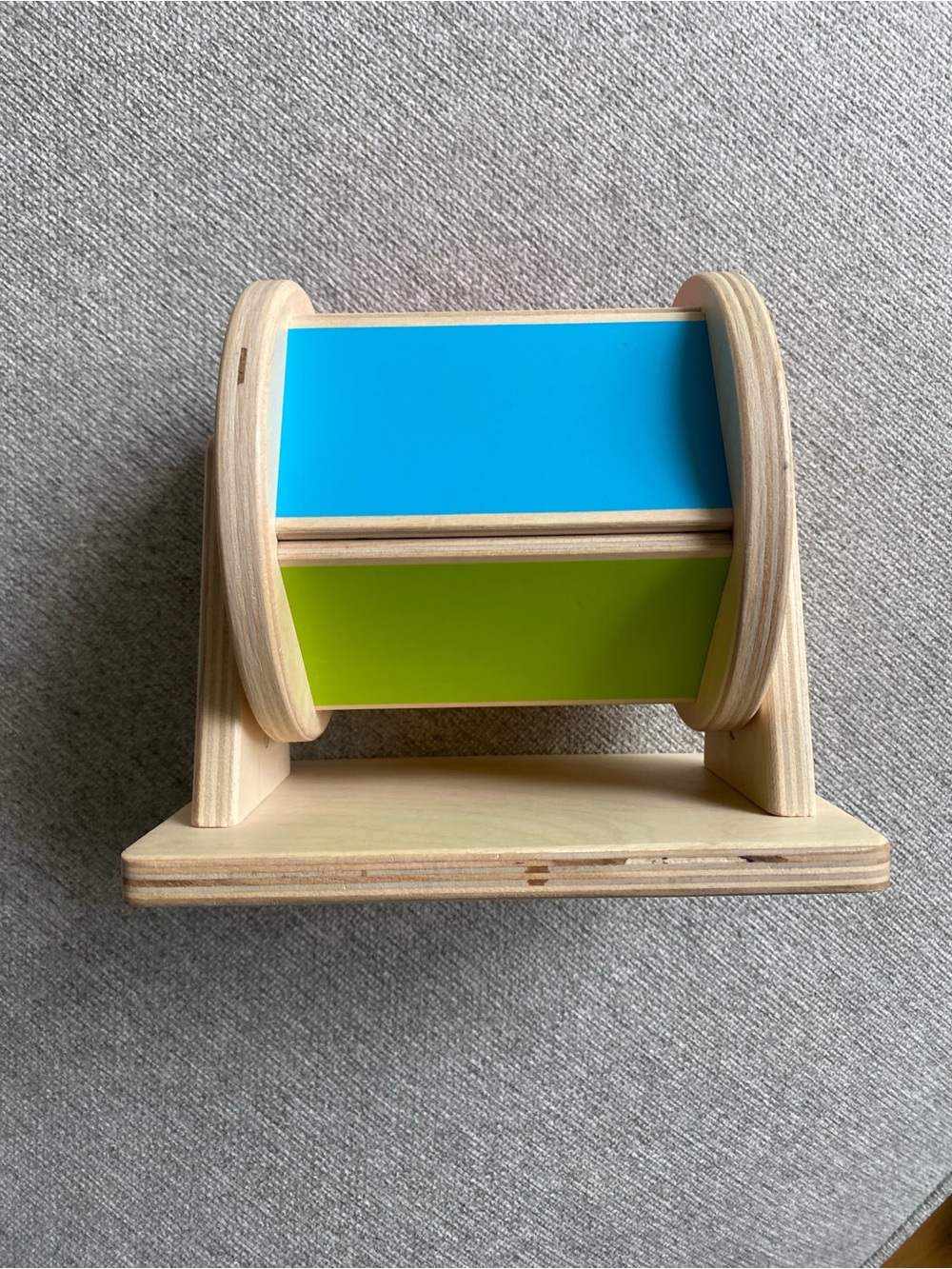 Lovevery Spinning Drum Toy - Blue & Lime